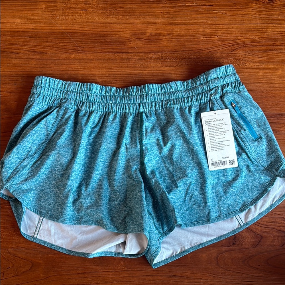 Lululemon Tracker LR Short 4” lined